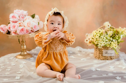 宜阳宝宝前额突出正常吗